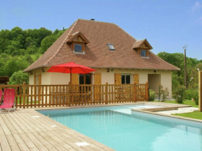 Отель Picturesque Holiday Home in Loubressac with Swimming Pool  Лубрессак